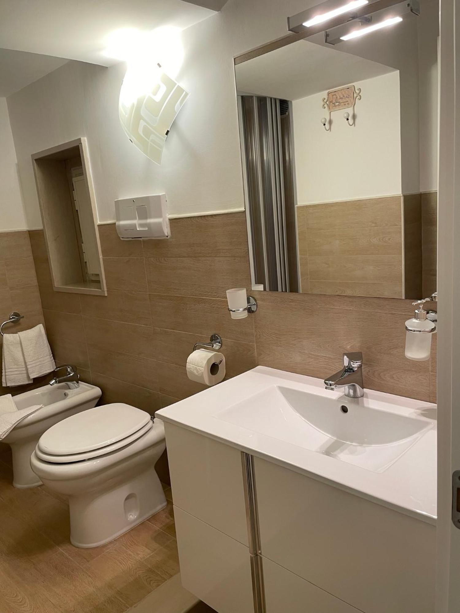 Suite White Vieste Luaran gambar